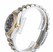 Afbeelding in Gallery-weergave laden, Rolex-horloge met gecanneleerde rand van roestvrij staal en goudkleurige stokbrood-diamanten wijzerplaat
