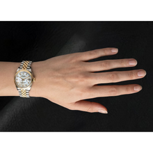 Afbeelding in Gallery-weergave laden, Rolex Two Tone met Cultivé Parel – detailaanzicht
