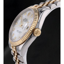 Afbeelding in Gallery-weergave laden, Rolex Two Tone met Parel – hoekaanzicht
