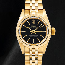 Afbeelding in Gallery-weergave laden, Rolex 67197 Oyster Perpetual Zwarte Wijzerplaat met Streepindexen 24mm Geelgoud Dameshorloge
