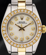 Afbeelding in Gallery-weergave laden, Rolex 6719 26 mm Tweekleurige Band Parelmoer Diamanten Wijzerplaat Dameshorloge
