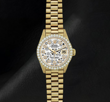 Afbeelding in Gallery-weergave laden, Rolex 6917 Datejust 26mm Florale Diamanten Wijzerplaat President-band Tweekleurig 18k Horloge
