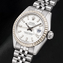 Afbeelding in Gallery-weergave laden, Rolex Datejust 179174 26mm Roestvrij Staal Horloge met Zilveren Lichtgevende Wijzerplaat met Streepindexen
