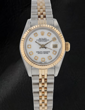 Afbeelding in Gallery-weergave laden, Rolex Datejust 26 mm horloge met witte wijzerplaat en diamanten, Jubilee-armband en tweekleurige afwerking.
