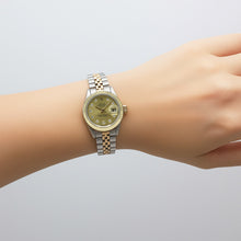 Afbeelding in Gallery-weergave laden, Rolex Datejust champagne diamanten wijzerplaat 26 mm jaar 2001 tweekleurig horloge
