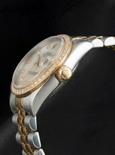Afbeelding in Gallery-weergave laden, echte diamant 0.20karaat watch close-up detail

