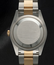 Afbeelding in Gallery-weergave laden, Rolex Datejust uit 2011 met witte parelmoer wijzerplaat, diamanten lunette en diamanten band, 31 mm, tweekleurig horloge.
