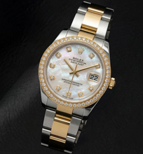 Afbeelding in Gallery-weergave laden, Rolex Datejust uit 2011 met witte parelmoer wijzerplaat, diamanten lunette en diamanten band, 31 mm, tweekleurig horloge.
