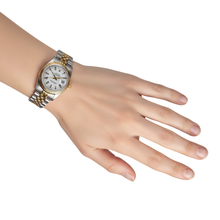 Afbeelding in Gallery-weergave laden, Rolex Datumjust-horloge met witte Romeinse wijzerplaat, roestvrij staal en gouden armband P4
