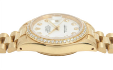 Afbeelding in Gallery-weergave laden, Rolex Datumjust Horloge Presidentiële Stijl Gouden Lunette Diamanten Wijzerplaat Rolex
