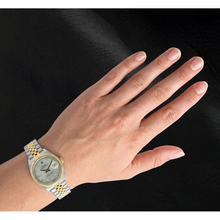 Afbeelding in Gallery-weergave laden, Rolex Lady-Datejust 28mm 279173 Horloge met Zilveren Diamanten Wijzerplaat Tweekleurig
