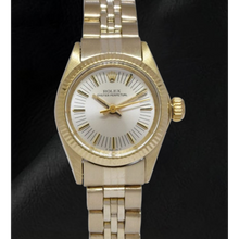 Afbeelding in Gallery-weergave laden, Rolex Oyster Perpetual 24 mm Zilveren Stick Wijzerplaat Geel Goud Horloge
