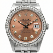 Afbeelding in Gallery-weergave laden, Rolex horloge van gemiddelde grootte met roestvrijstalen Datejust zalmkleurige wijzerplaat en lunette
