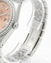 Afbeelding in Gallery-weergave laden, Rolex horloge van gemiddelde grootte met roestvrijstalen Datejust zalmkleurige wijzerplaat en lunette
