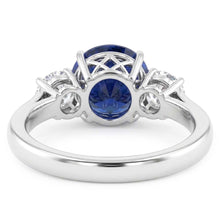 Afbeelding in Gallery-weergave laden, Ronde Natuurlijke echte diamant ( niet in het laboratorium gekweekt )en ring met drie stenen natuurlijke blauwe saffier 2,25 karaat
