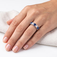 Afbeelding in Gallery-weergave laden, Ronde Natuurlijke echte diamanten ( niet in een laboratorium gekweekt ) ring met blauwe saffiersteen 2 karaat witgoud 14K
