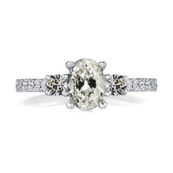 Ronde & Ovale Oud Europees Geslepen Natuurlijke uit de aarde gewonnen Diamanten Ring Drie Stenen Stijl 6.30 Karaat
