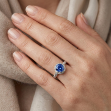 Afbeelding in Gallery-weergave laden, Ronde Ceylon saffier edelsteen Natuurlijke echte diamanten ( niet in een laboratorium gekweekt ) ring wit goud 14K 2.15 ct.
