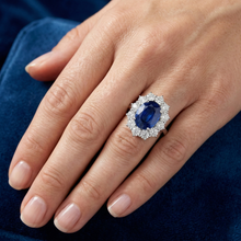 Afbeelding in Gallery-weergave laden, Ronde en ovale Ceylon saffier 6 karaat Natuurlijke echte diamanten ( niet in een laboratorium gekweekt ) ring wit goud 14K
