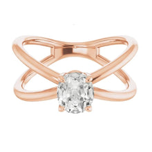 Afbeelding in Gallery-weergave laden, Briljant Antiek Cushion Enkele Steen Ring in 14 Karaat Rosé Goud – profielaanzicht

