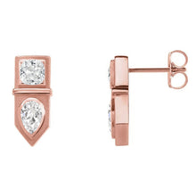 Afbeelding in Gallery-weergave laden, Fijne Diamant Cushion Oorstekers in 14 Karaat Rosé Goud – vooraanzicht
