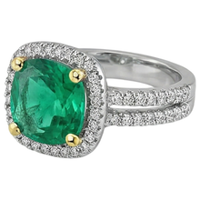 Afbeelding in Gallery-weergave laden, Smaragd Rond Briljant Sieraadsteen Ring in Tweekleurig 14K Goud – hoekaanzicht
