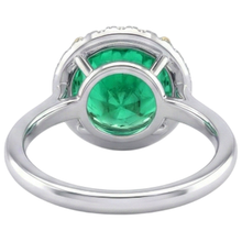 Afbeelding in Gallery-weergave laden, Rond Briljant Colombiaanse Smaragd ring in Tweekleurig 14K Goud – achteraanzicht
