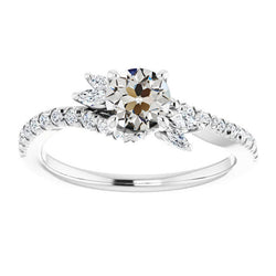 Oud Europese Slijpvorm Fijne Diamant Solitaire met Zijstenen
