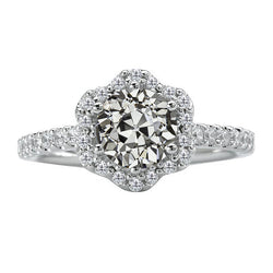 Elegant Solitaire Ring met Accenten – Fijne Diamant 1,50 karaat