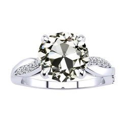 Antiek Cushion Briljant Solitaire met Zijstenen – 5 karaat in