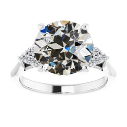 Handgemaakte Fijne Diamant Solitaire Ring met Accenten 4,50