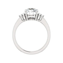 Afbeelding in Gallery-weergave laden, Fijne Diamant Antiek Cushion Solitaire Ring met Accenten in 14K Witgoud – zijaanzicht
