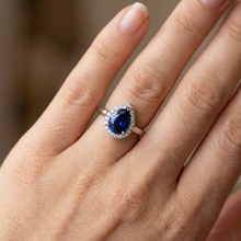 Afbeelding in Gallery-weergave laden, echte round saffier 2.00karaat ring met diamantaccenten
