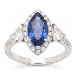 Platina verlovingsring met echte 3 karaat markiesgeslepen blauwe saffier, halo en drie stenen