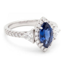 Afbeelding in Gallery-weergave laden, Platina verlovingsring met echte 3 karaat markiesgeslepen blauwe saffier, halo en drie stenen
