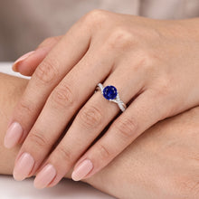 Afbeelding in Gallery-weergave laden, Sapphire Solitaire Ring Met Diamanten Accenten Gedraaide Schacht 2,50 Karaat
