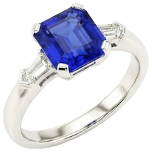 Afbeelding in Gallery-weergave laden, Smaragd 3 stenen Natuurlijke echte diamant ( niet in het laboratorium gekweekt )en saffier ring 1,75 karaat taps toelopende baguettes

