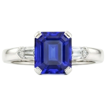 Afbeelding in Gallery-weergave laden, Smaragd 3 stenen Natuurlijke echte diamant ( niet in het laboratorium gekweekt )en saffier ring 1,75 karaat taps toelopende baguettes
