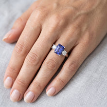 Afbeelding in Gallery-weergave laden, Smaragd edelsteen saffier ring Natuurlijke echte diamant ( niet in het laboratorium gekweekt ) 3 steen rond geslepen 3 karaat goud

