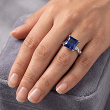 Afbeelding in Gallery-weergave laden, Solitaire Blauwe Saffier Ring Met Accent Marquise Natuurlijke uit de aarde gewonnen Diamanten 5.50 Karaat
