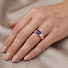 Afbeelding in Gallery-weergave laden, Solitaire Hart Saffier Ring 1,50 karaat tweekleurige gouden dikke schacht
