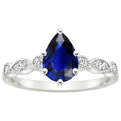 Solitaire Ring Met Markiezin & Ronde Diamanten Accenten 3 Karaat