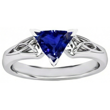 Afbeelding in Gallery-weergave laden, Solitaire Ring Triljoen V Prong Blauwe Saffier Antieke Stijl 2 Karaat
