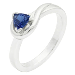 Solitaire Trillion V Prong Blauwe Saffier Ring 0,50 Karaat Twisted Style