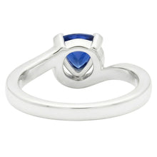 Afbeelding in Gallery-weergave laden, Solitaire Trillion V Prong Blauwe Saffier Ring 0,50 Karaat Twisted Style
