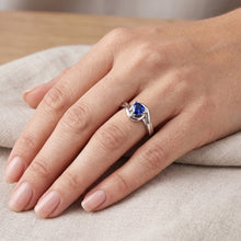 Afbeelding in Gallery-weergave laden, Solitaire Trillion V Prong Blauwe Saffier Ring 0,50 Karaat Twisted Style
