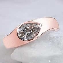 Afbeelding in Gallery-weergave laden, Solitaire Ring Peer Echt Diamant 2 Karaat Rose Goud Houtnerf Metaal
