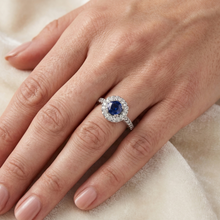 Afbeelding in Gallery-weergave laden, Sri Lanka Blauwe Saffier En Diamanten Ring Wit Goud 1.60 Ct
