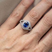 Afbeelding in Gallery-weergave laden, echte round saffier 3.51karaat ring met diamantaccenten
