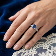 Afbeelding in Gallery-weergave laden, echte round saffier 4.50karaat ring met diamantaccenten
